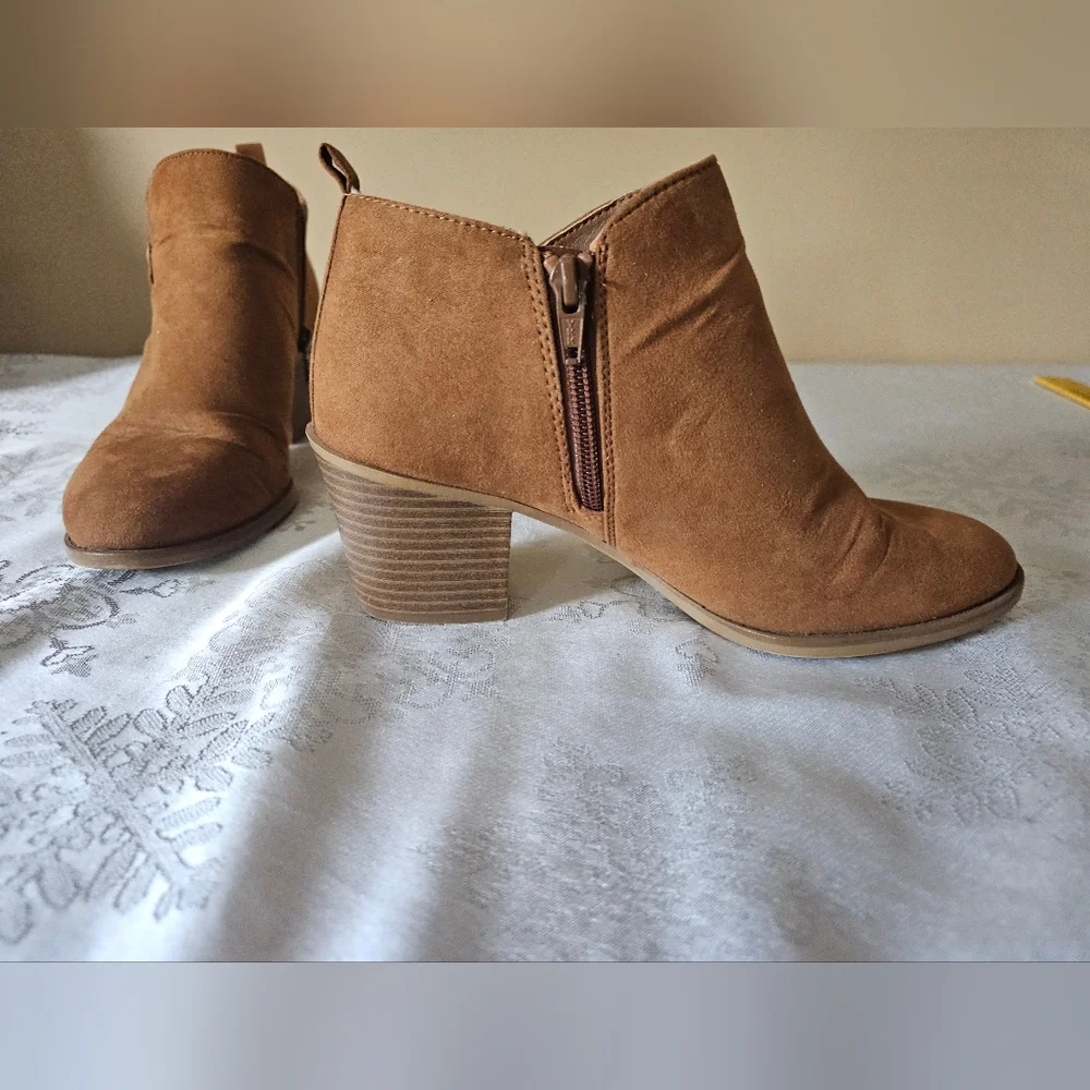 Tan Ankle Booties Vegan Suede SZ 7 - Picture 4 of 11